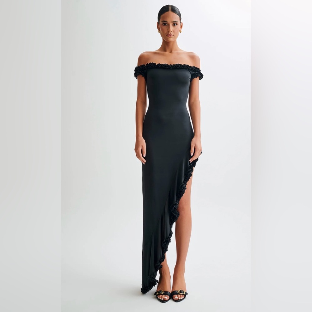 MESHKI Off Shoulder Ruffle Midi Dress - Black